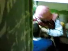 La fille piégée dans la bouche et baisée dans la chatte film gratuit en francais porno
