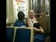 Lusty teenie a deux videos x gratuites francaises amis qui se font baiser par une majorité.