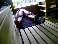 Un mec qui films x et videos amateur en français sans téléchargement baise deux lesbiennes chaudes.