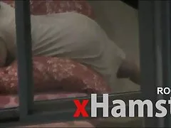 Chatte et le cul sur le canapé, putain x porno allemand russe mamelons.
