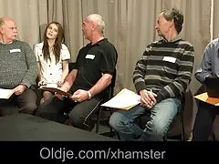 Le vieux grand-père a déchiré la jeune brune et est porno francais en streaming entré dans sa bouche.