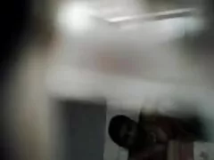 Brunette buichi révèle la sorcellerie xxx americain noir dans la rue.